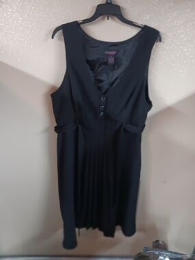 Signature By Robbie Bee Classic Black Sleeveless Pleated Dress Size 16